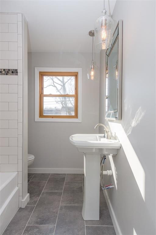 463 Center Grange Road Monaca, PA 15061 - Photo 18 of 21 Main full bath.....