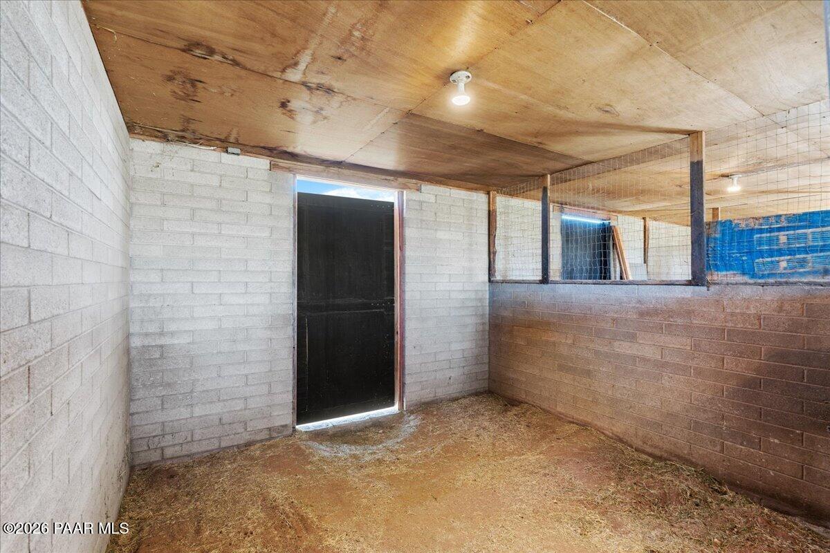 1445 South Table Mountain Road Chino Valley, AZ 86323 - Photo 61 of 73 61-Stables