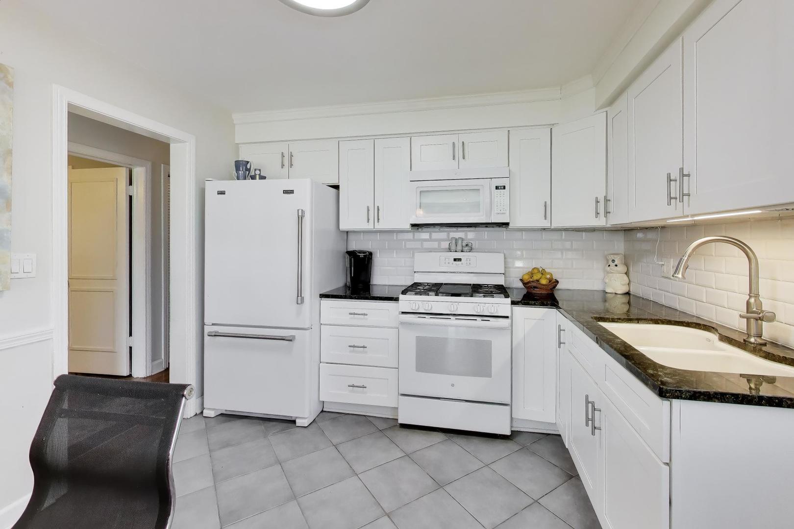 8428 McCormick Boulevard Skokie, IL 60076 - Photo 8 of 52