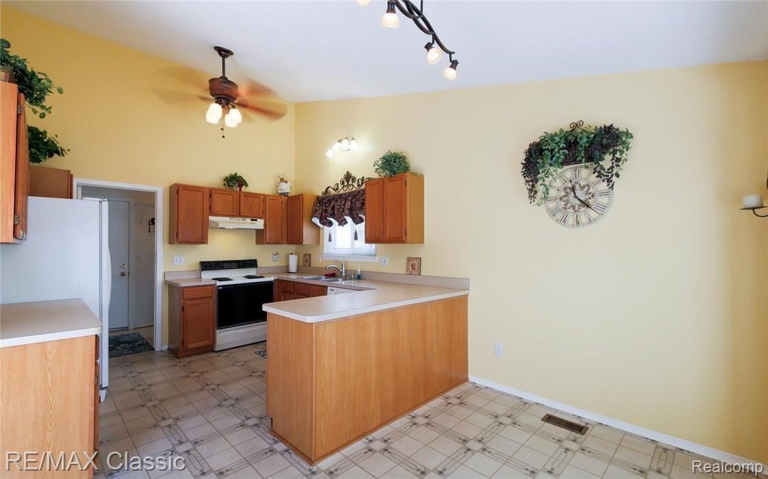 2283 Cranbrook Road Canton, MI 48188 - Photo 12 of 36 10.jpg