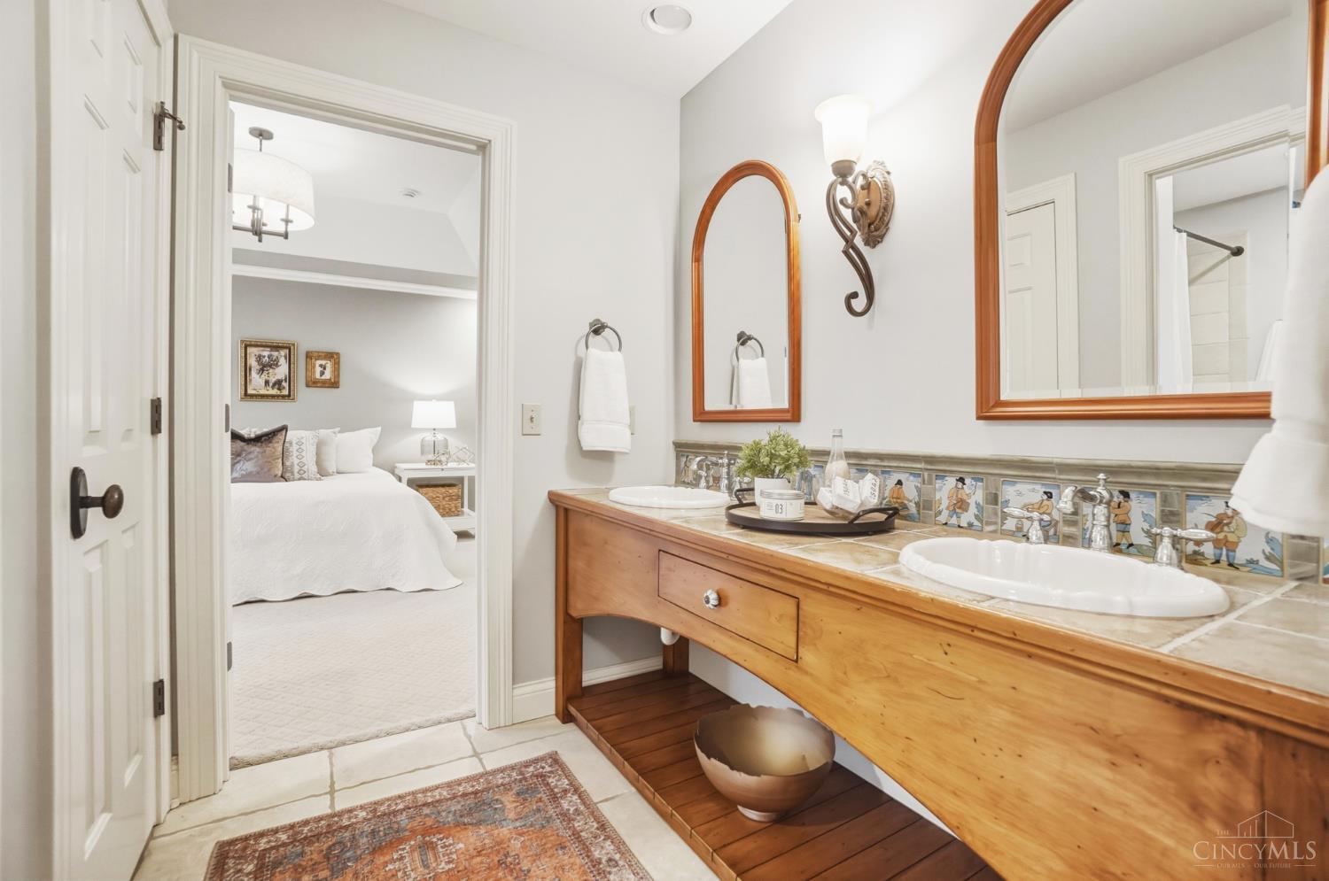 1054 Observatory Point Maineville, OH 45039 - Photo 51 of 82 Jack and jill bath with double sinks shared with 2 bedrooms.