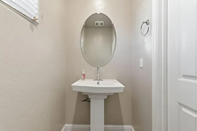 $549,000 | 2715 Las Rosas Avenue, Clovis, CA 93619