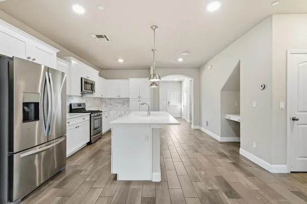 $534,000 | 2715 Las Rosas Avenue, Clovis, CA 93619