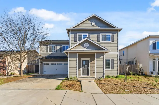 $549,000 | 2715 Las Rosas Avenue, Clovis, CA 93619