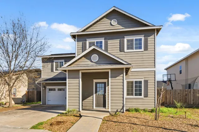 $549,000 | 2715 Las Rosas Avenue, Clovis, CA 93619