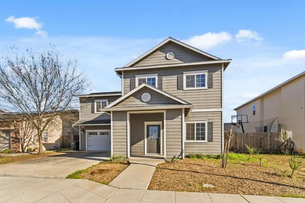 $534,000 | 2715 Las Rosas Avenue, Clovis, CA 93619