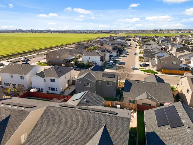 $549,000 | 2715 Las Rosas Avenue, Clovis, CA 93619