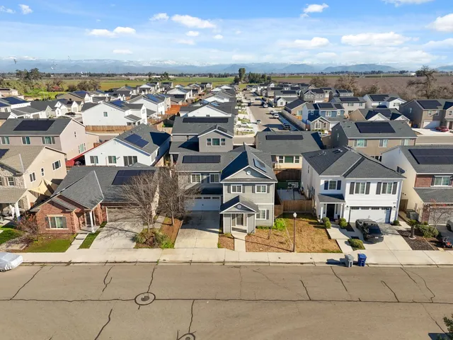 $549,000 | 2715 Las Rosas Avenue, Clovis, CA 93619