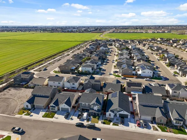 $534,000 | 2715 Las Rosas Avenue, Clovis, CA 93619