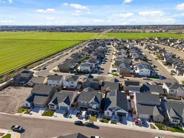 $549,000 | 2715 Las Rosas Avenue, Clovis, CA 93619