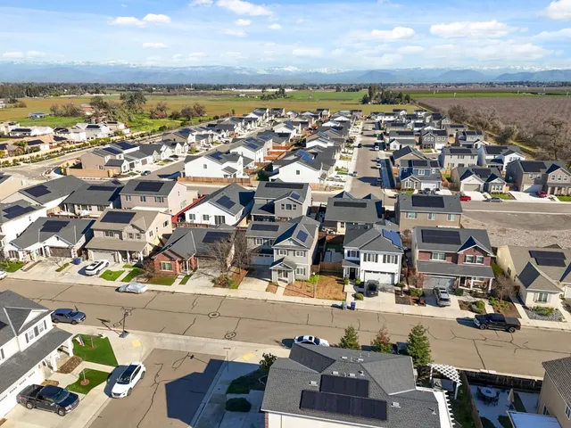 $549,000 | 2715 Las Rosas Avenue, Clovis, CA 93619