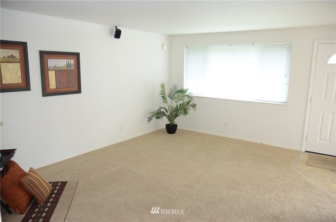 1110 Maple Street Everett, WA 98201 - Photo 4 of 15 Gallery Image 4