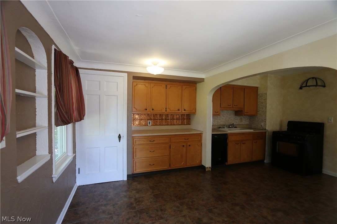1384 Churchill Road Lyndhurst, OH 44124 - Photo 14 of 29