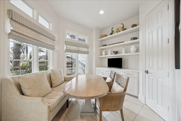 $1,465,000 | 2211 Dunraven Lane, Houston, TX 77019