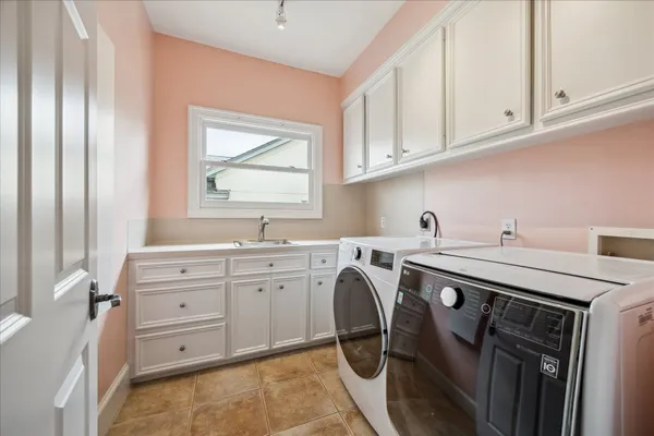 $1,465,000 | 2211 Dunraven Lane, Houston, TX 77019