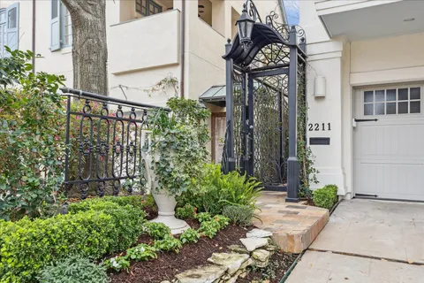 $1,465,000 | 2211 Dunraven Lane, Houston, TX 77019