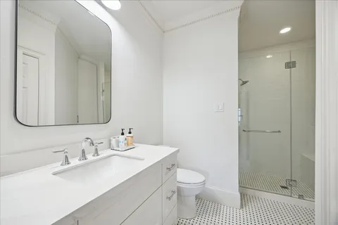 $1,465,000 | 2211 Dunraven Lane, Houston, TX 77019