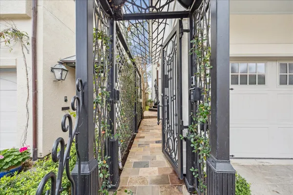 $1,465,000 | 2211 Dunraven Lane, Houston, TX 77019