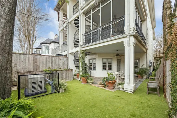 $1,465,000 | 2211 Dunraven Lane, Houston, TX 77019