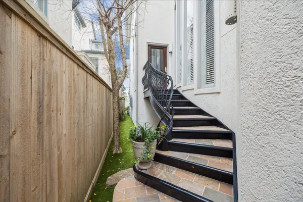 $1,465,000 | 2211 Dunraven Lane, Houston, TX 77019