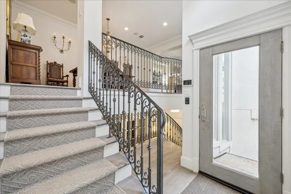 $1,465,000 | 2211 Dunraven Lane, Houston, TX 77019