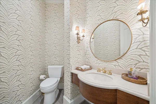 $1,465,000 | 2211 Dunraven Lane, Houston, TX 77019