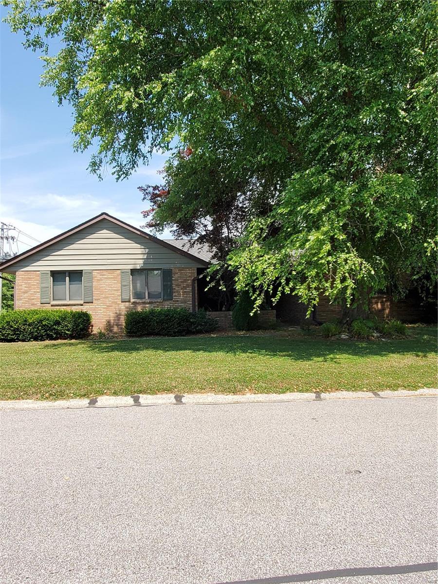 1978 Banyan Tree Road Collinsville, IL 62234 - Photo 1 of 4 Gallery Image 1