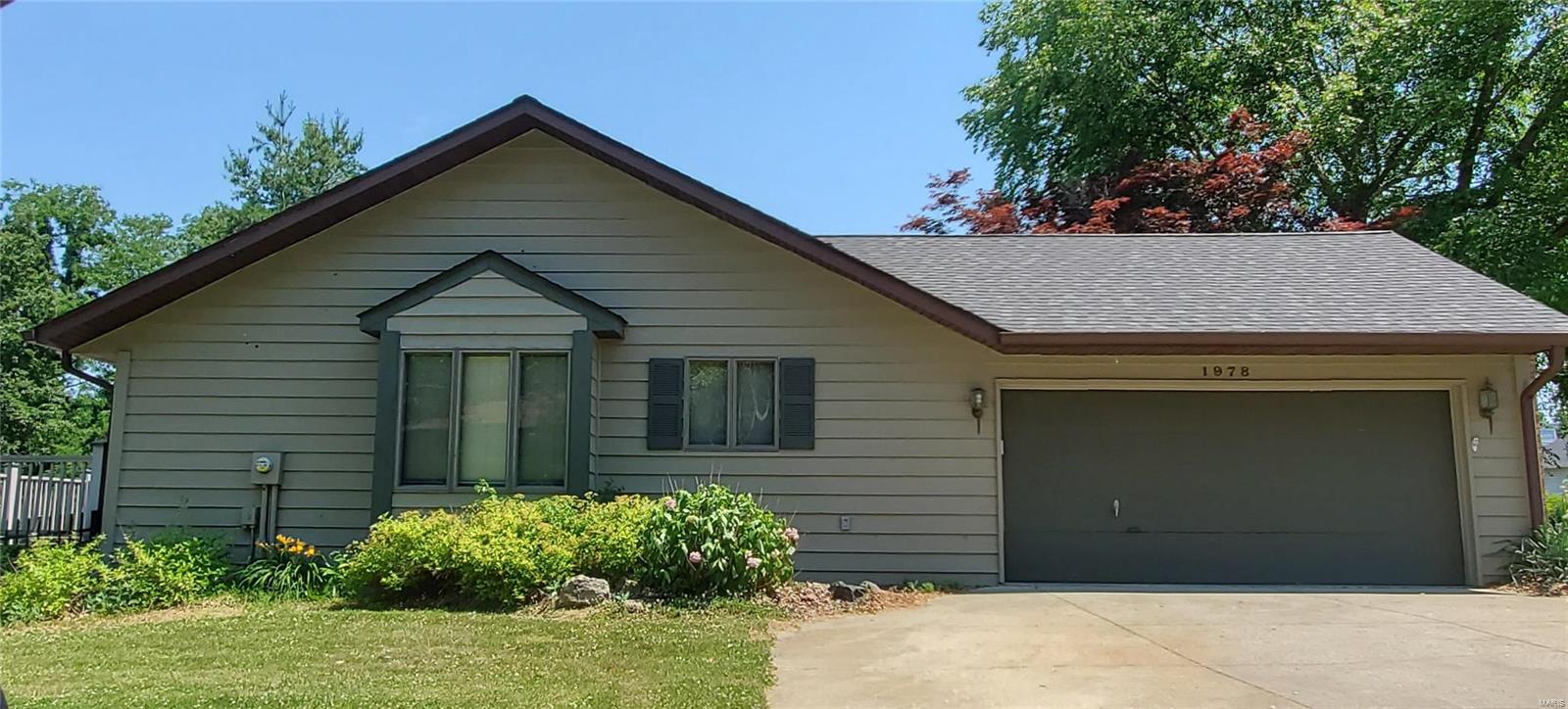 1978 Banyan Tree Road Collinsville, IL 62234 - Photo 2 of 4 Gallery Image 2