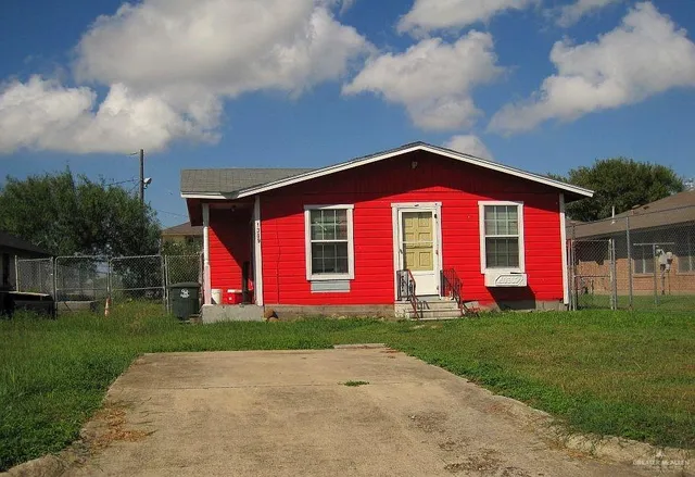 a front view of house with yard