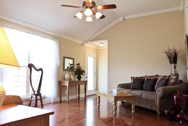 229 Rivendell Road Woodbury, TN 37190 - Photo 2 of 20 LIV RM W HARDWOOD FLOORS TALL CEILING AND CEILING FAN.