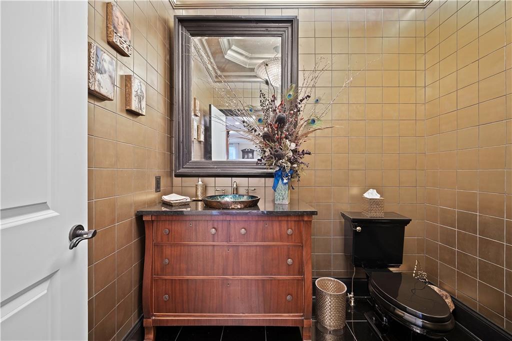 408 Oak Lane Coraopolis, PA 15108 - Photo 21 of 50