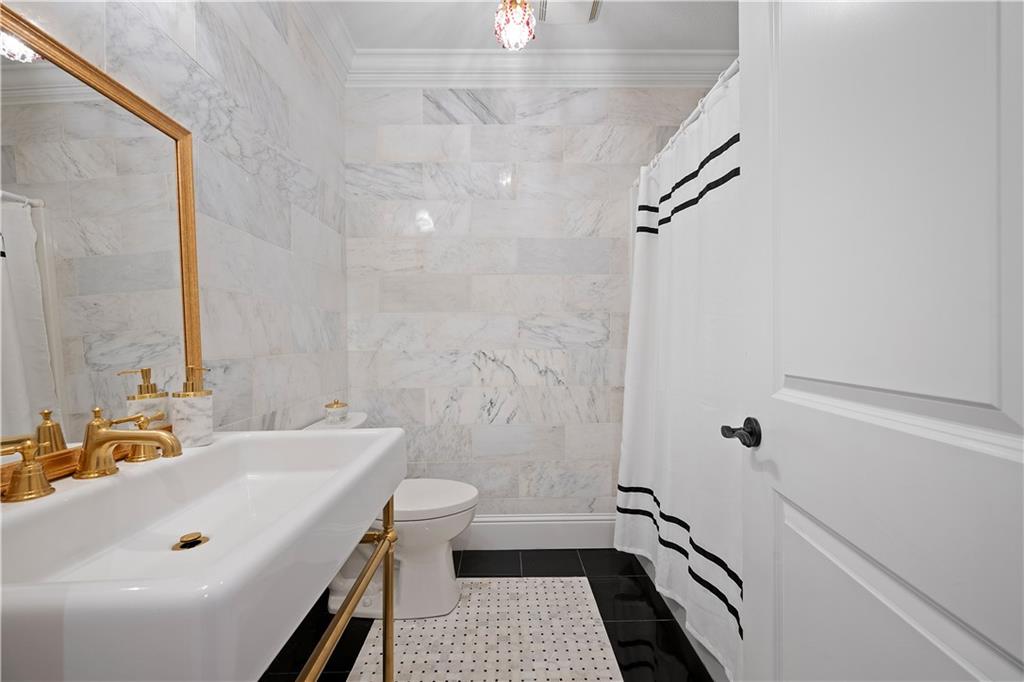 408 Oak Lane Coraopolis, PA 15108 - Photo 38 of 50