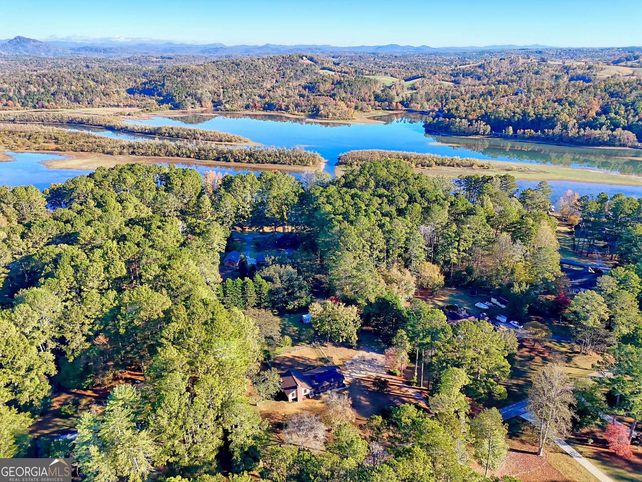 588 Estatohe Circle Toccoa, GA 30577 - Photo 3 of 71 a view of a city