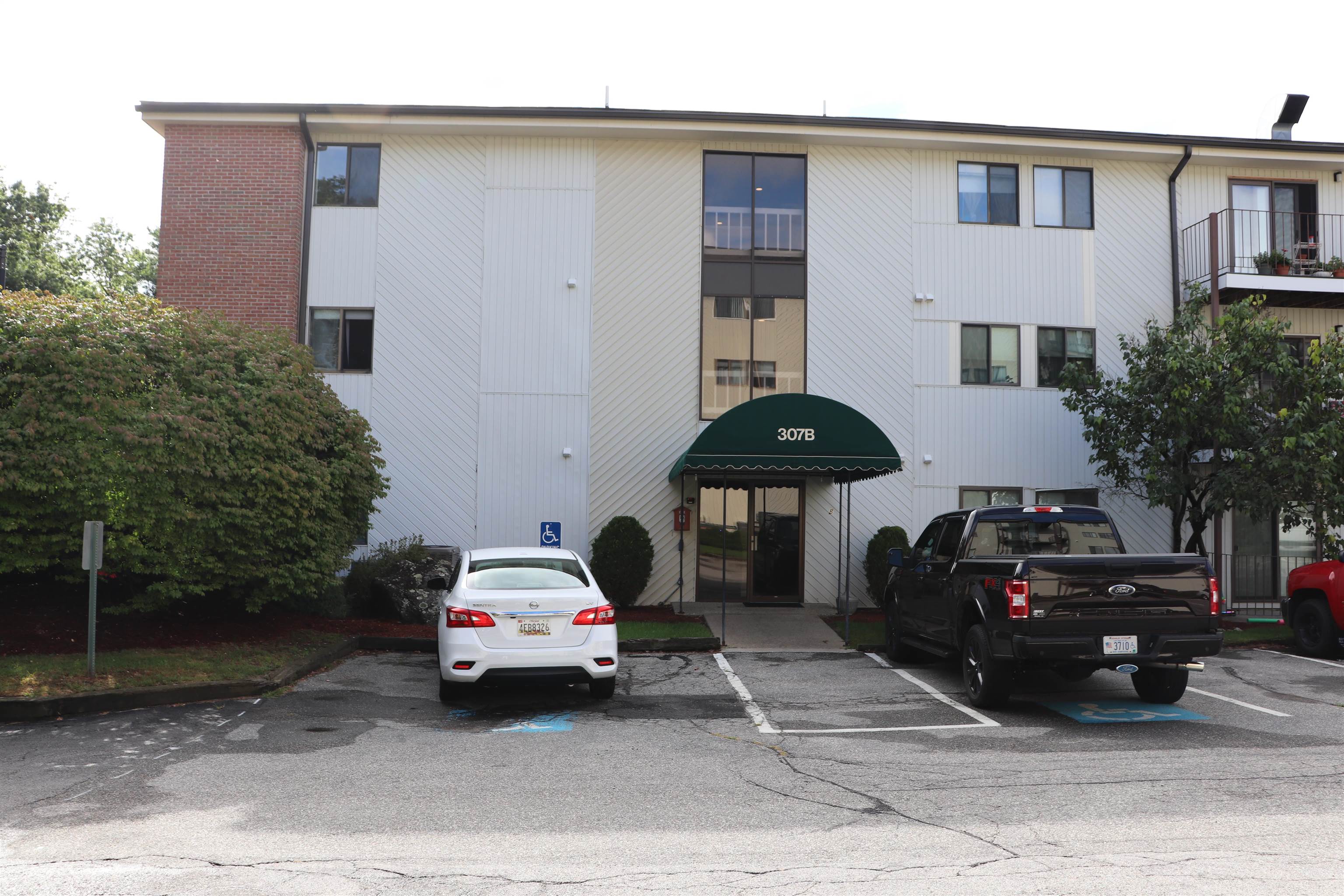 307 B Amherst Street, Unit 39 Nashua, NH 03063 - Photo 1 of 18