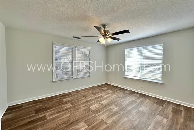 $1,795 | 326 Washington Avenue, Valparaiso, FL 32580