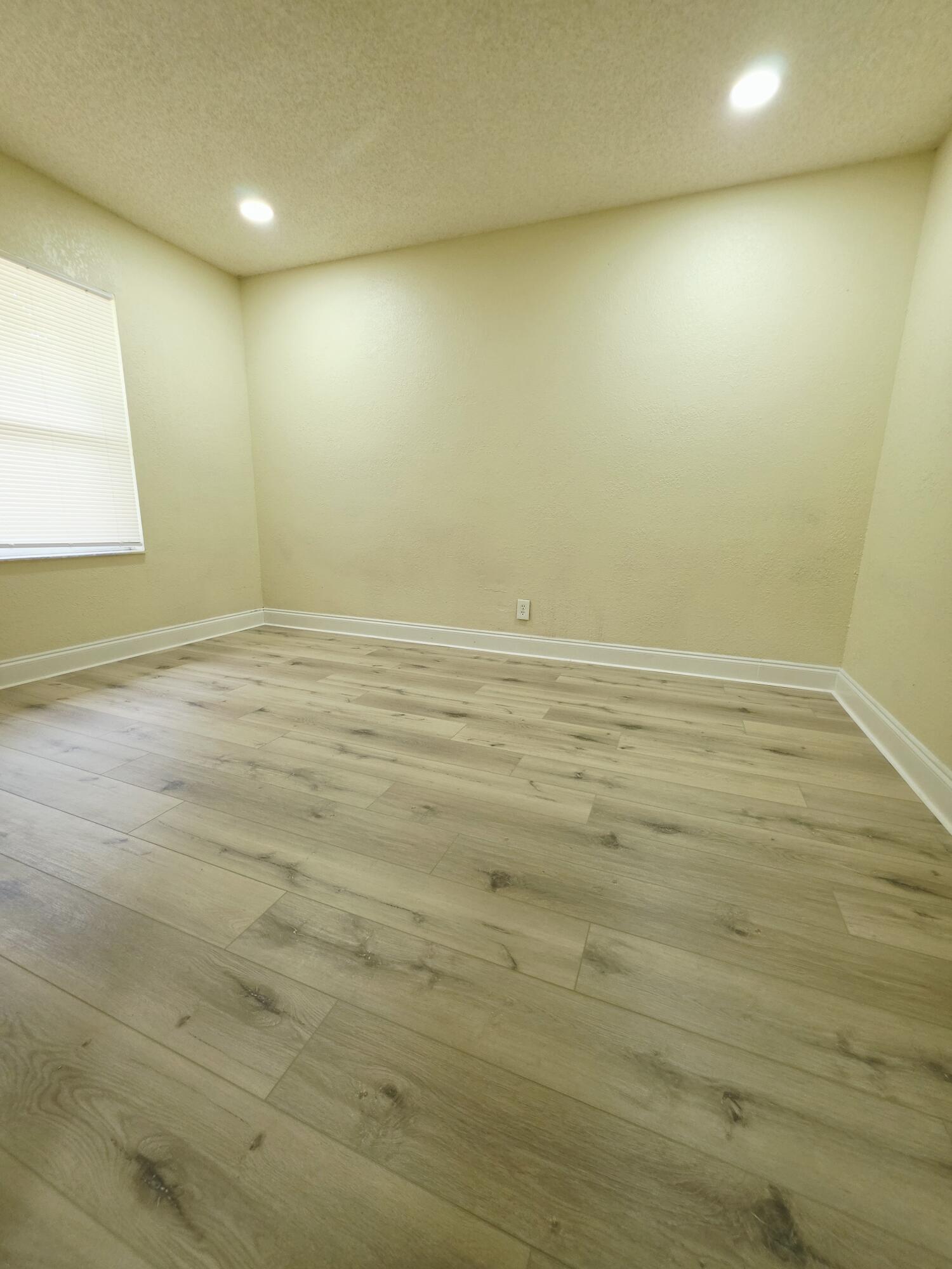 5447 Twin Oakes Road Lake Worth, FL 33463 - Photo 15 of 17 20260702_114626
