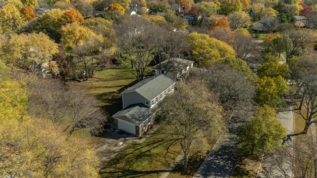 $645,000 | 1224 West Whytecliff Road, Palatine, IL 60067