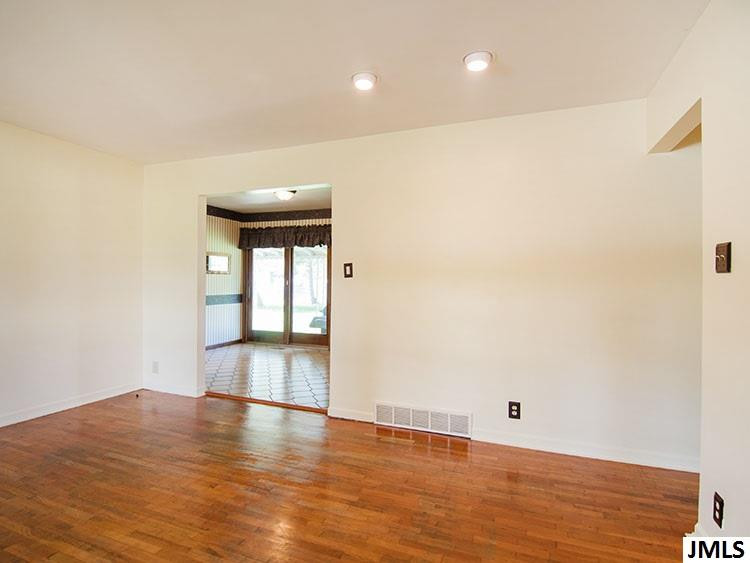576 Robinson Road Jackson, MI 49203 - Photo 14 of 29 Photo 14