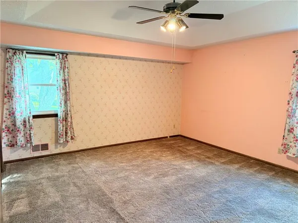 $240,000 | 105 North Landcaster Drive, Raymore, MO 64083