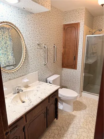 $240,000 | 105 North Landcaster Drive, Raymore, MO 64083