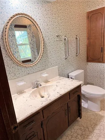 $240,000 | 105 North Landcaster Drive, Raymore, MO 64083