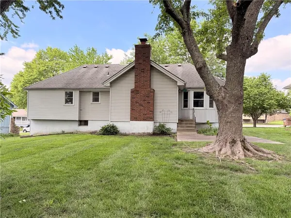 $240,000 | 105 North Landcaster Drive, Raymore, MO 64083
