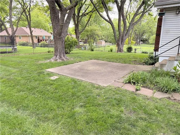 $240,000 | 105 North Landcaster Drive, Raymore, MO 64083