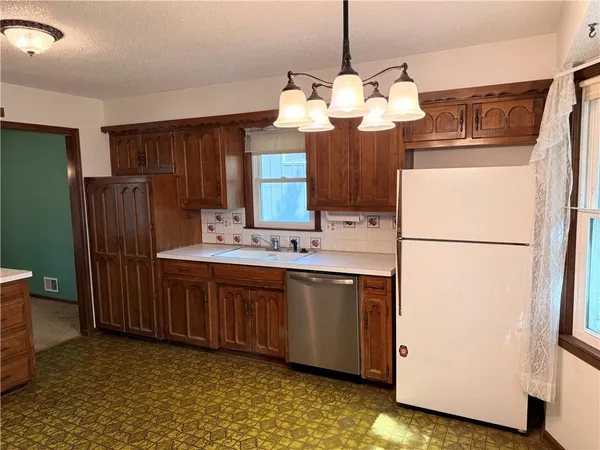 $240,000 | 105 North Landcaster Drive, Raymore, MO 64083