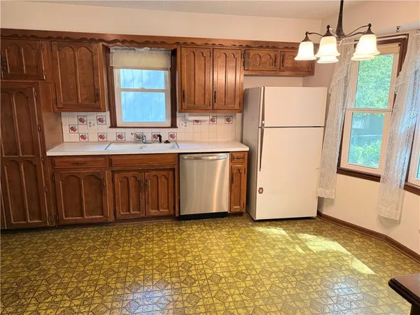 $240,000 | 105 North Landcaster Drive, Raymore, MO 64083