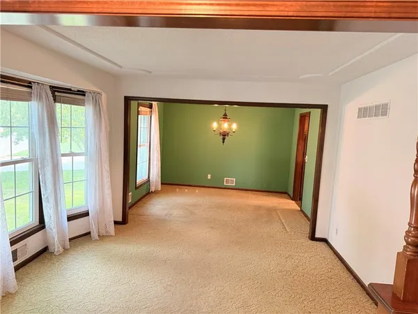 $240,000 | 105 North Landcaster Drive, Raymore, MO 64083