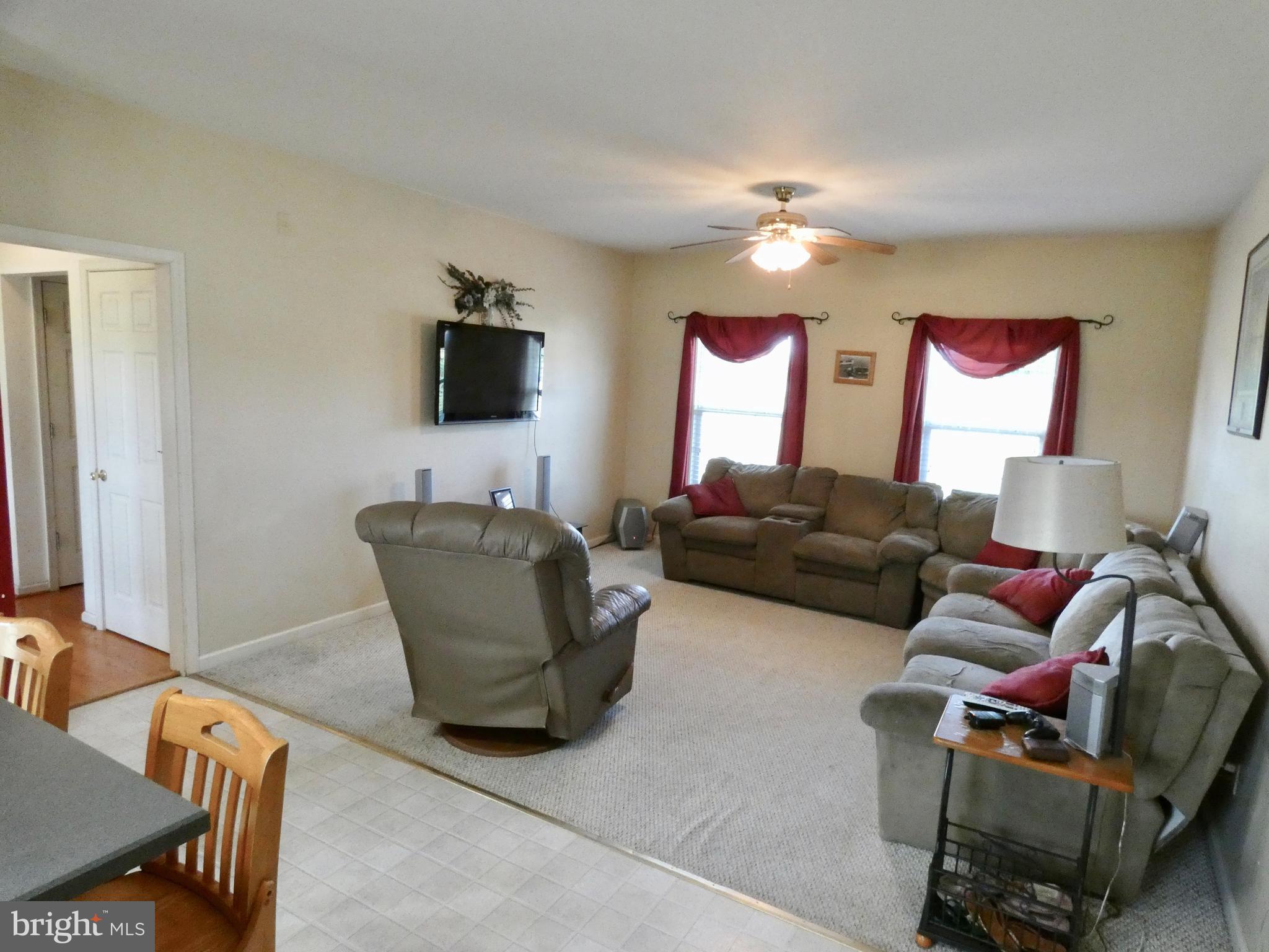 744 Murphy Road Centreville, MD 21617 - Photo 13 of 30 Living Room
