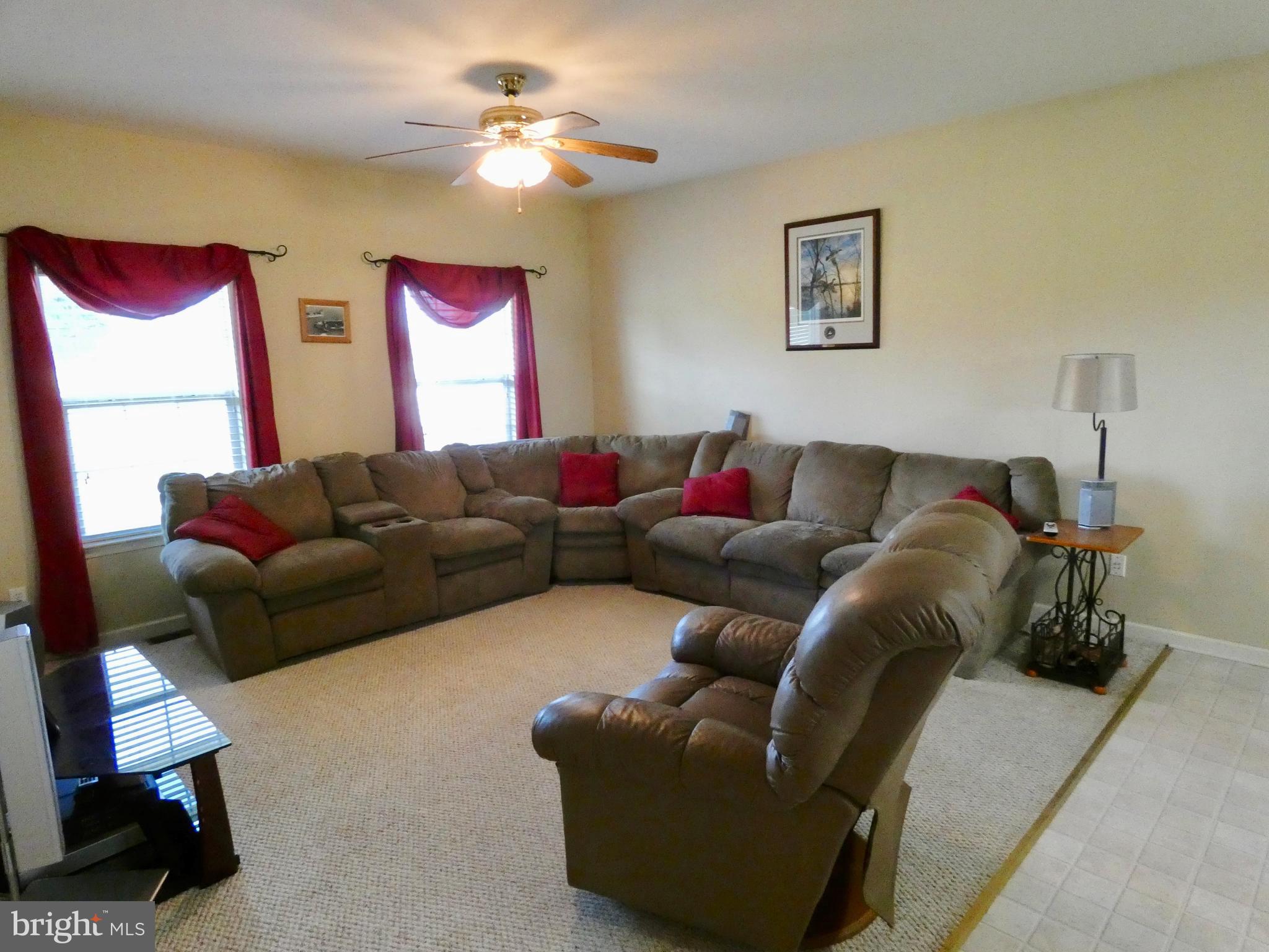 744 Murphy Road Centreville, MD 21617 - Photo 4 of 30 Living Room