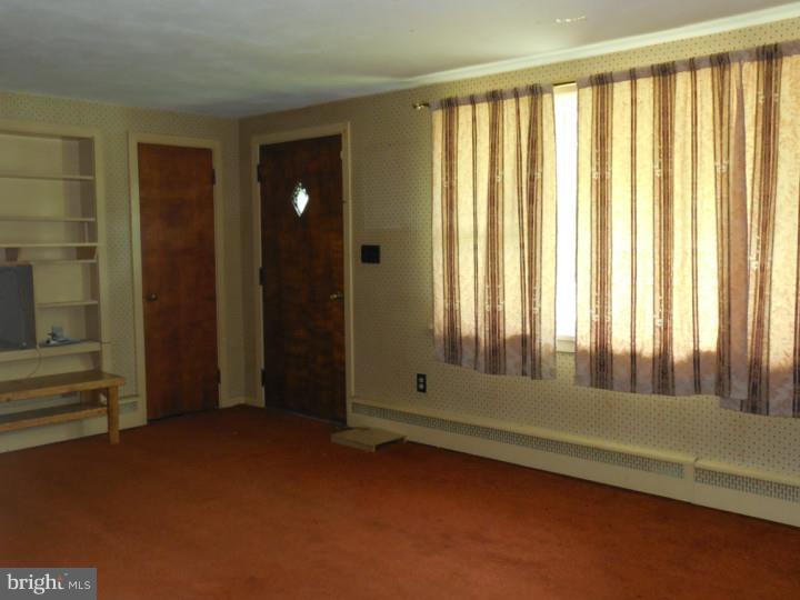 1557 Durham Road Langhorne, PA 19047 - Photo 4 of 16 Living Room