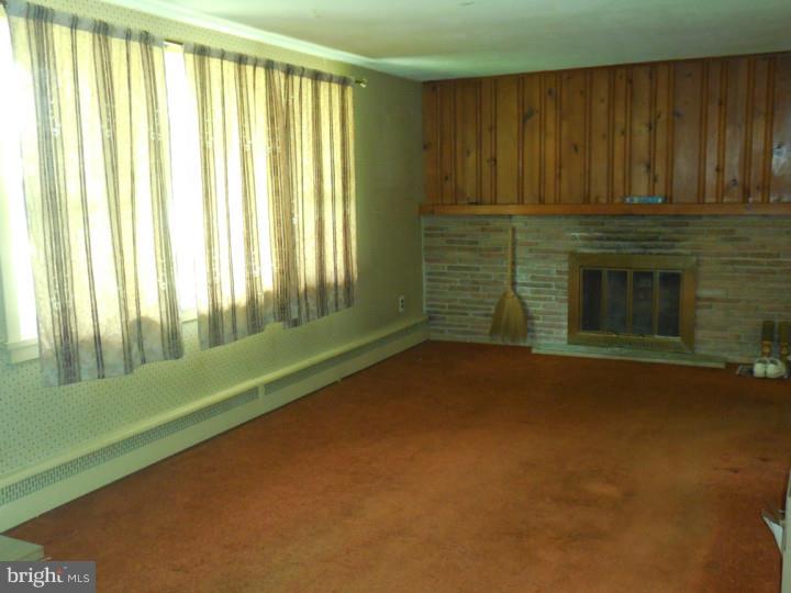 1557 Durham Road Langhorne, PA 19047 - Photo 5 of 16 Living Room